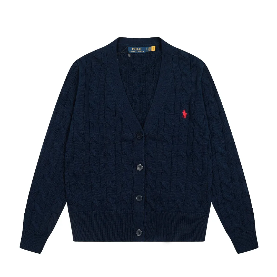 P250 Top quality" Style number: DS113# (not off the shelves all year round) [Ralph Lauren large V-neck solid color pony embroidered logo twist knitted cardigan] ✅Ralph Lauren classic basic versatile goddess style large V-neck knitted cardigan jacket ✅Main supply platform live broadcast Wholesale entities Replenish when out of stock Not off the shelves ✅ZP quality 1:1 version Scan the code to enter the GF website Counter quality ✅Detailed quality is the only one in Guangzhou Imported quality cotton yarn, focusing on high-end, cost-effective, good quality needless to say ✅The version is restored to the original order, the maximum size can be worn up to 160 pounds, loose, comfortable and stress-free ✅The upper body is simple and easy to match, ootd must-have style, good-looking clothes are never picky, a must-have in the goddess' wardrobe. Size: S-XL Color: Black White Gray Light Blue Khaki Pink Yellow Chinese Red Navy Blue White Label Navy Blue Red Label